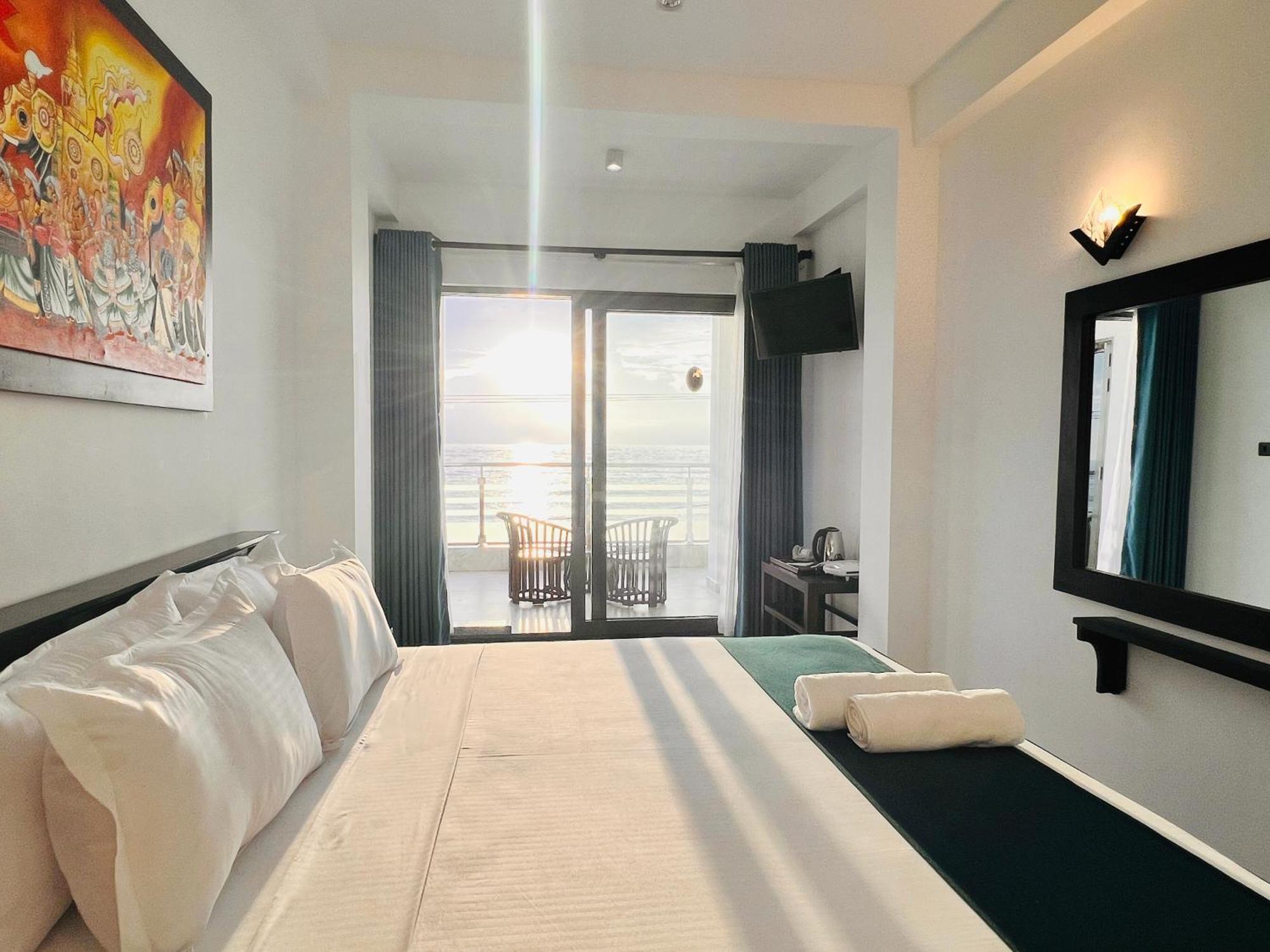 Ocean Front Villa Хикадува Екстериор снимка