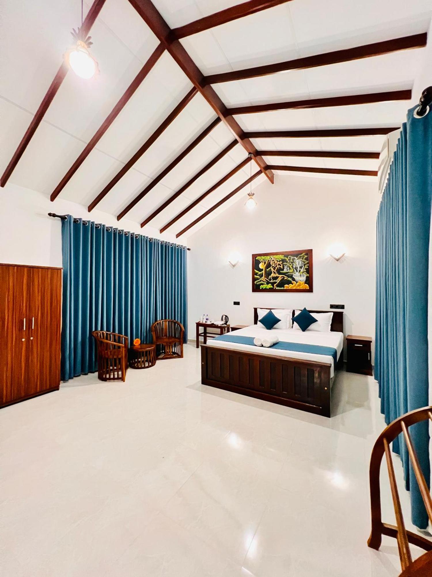 Ocean Front Villa Хикадува Екстериор снимка
