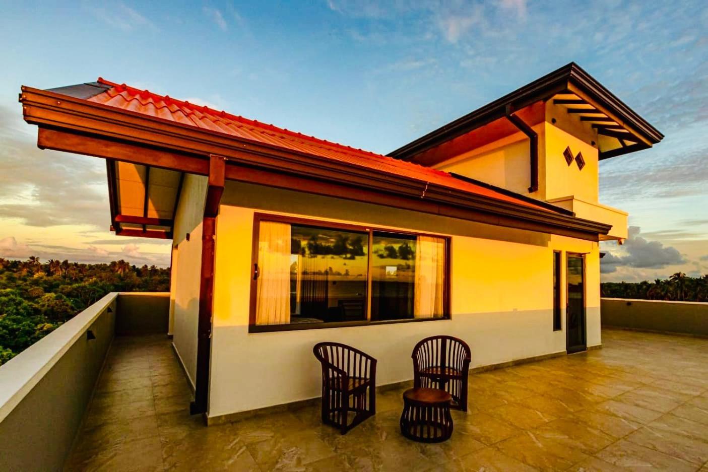 Ocean Front Villa Хикадува Екстериор снимка