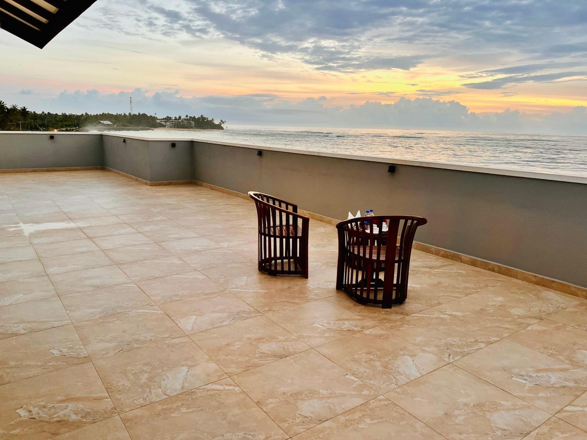 Ocean Front Villa Хикадува Екстериор снимка