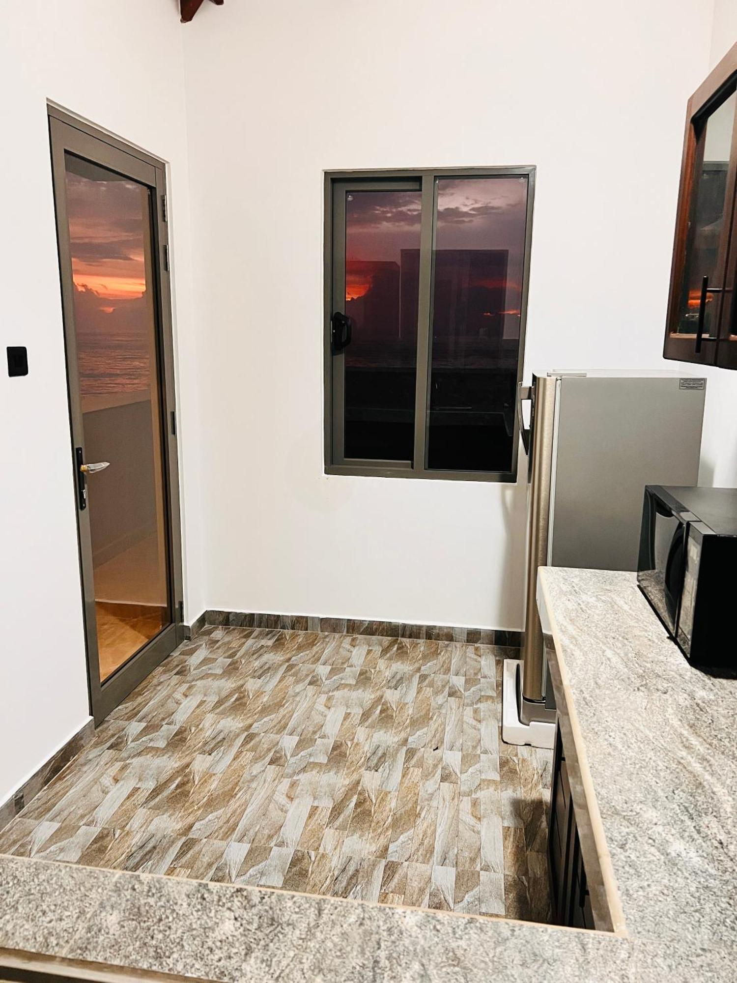 Ocean Front Villa Хикадува Екстериор снимка