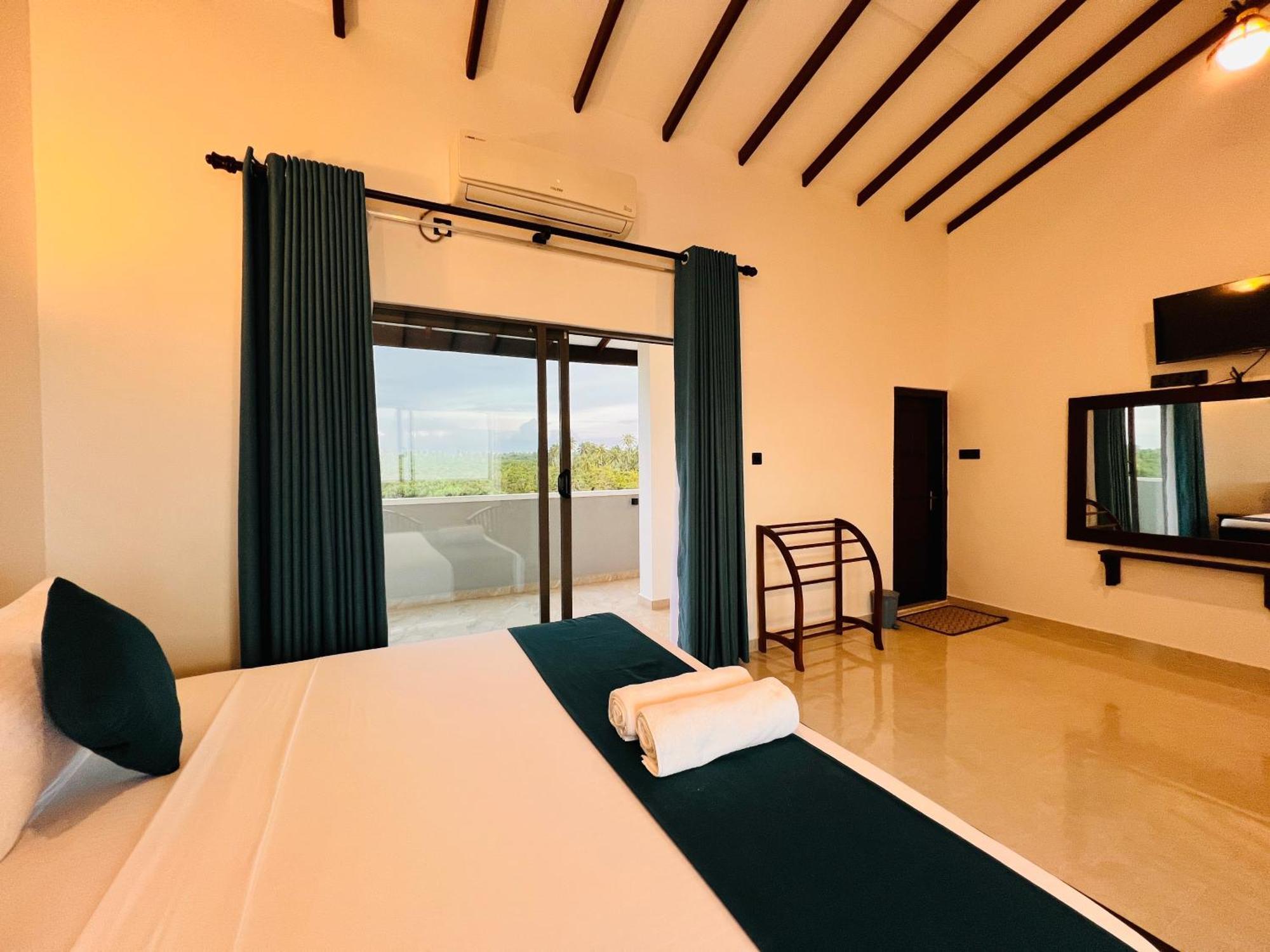 Ocean Front Villa Хикадува Екстериор снимка