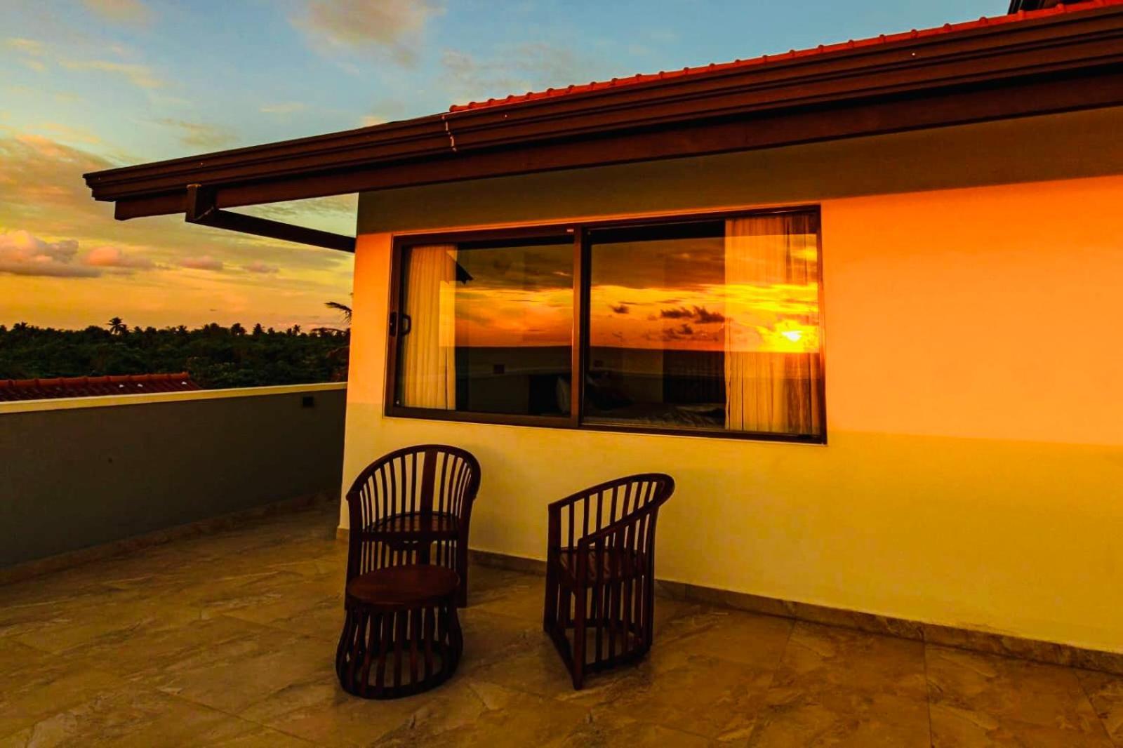 Ocean Front Villa Хикадува Екстериор снимка