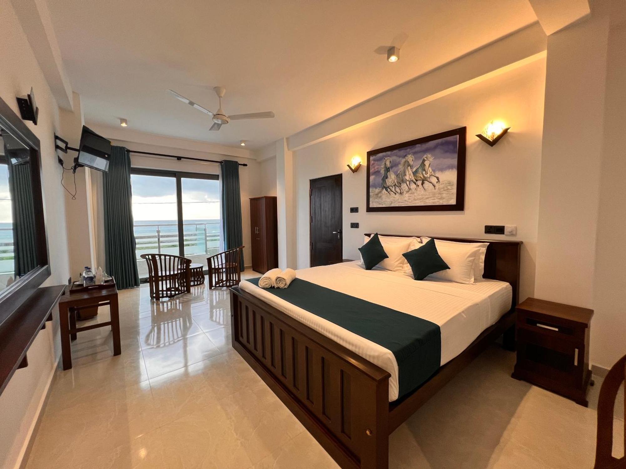 Ocean Front Villa Хикадува Екстериор снимка