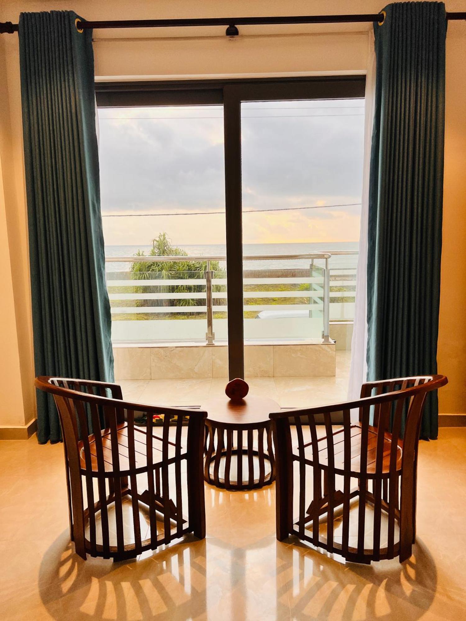 Ocean Front Villa Хикадува Екстериор снимка