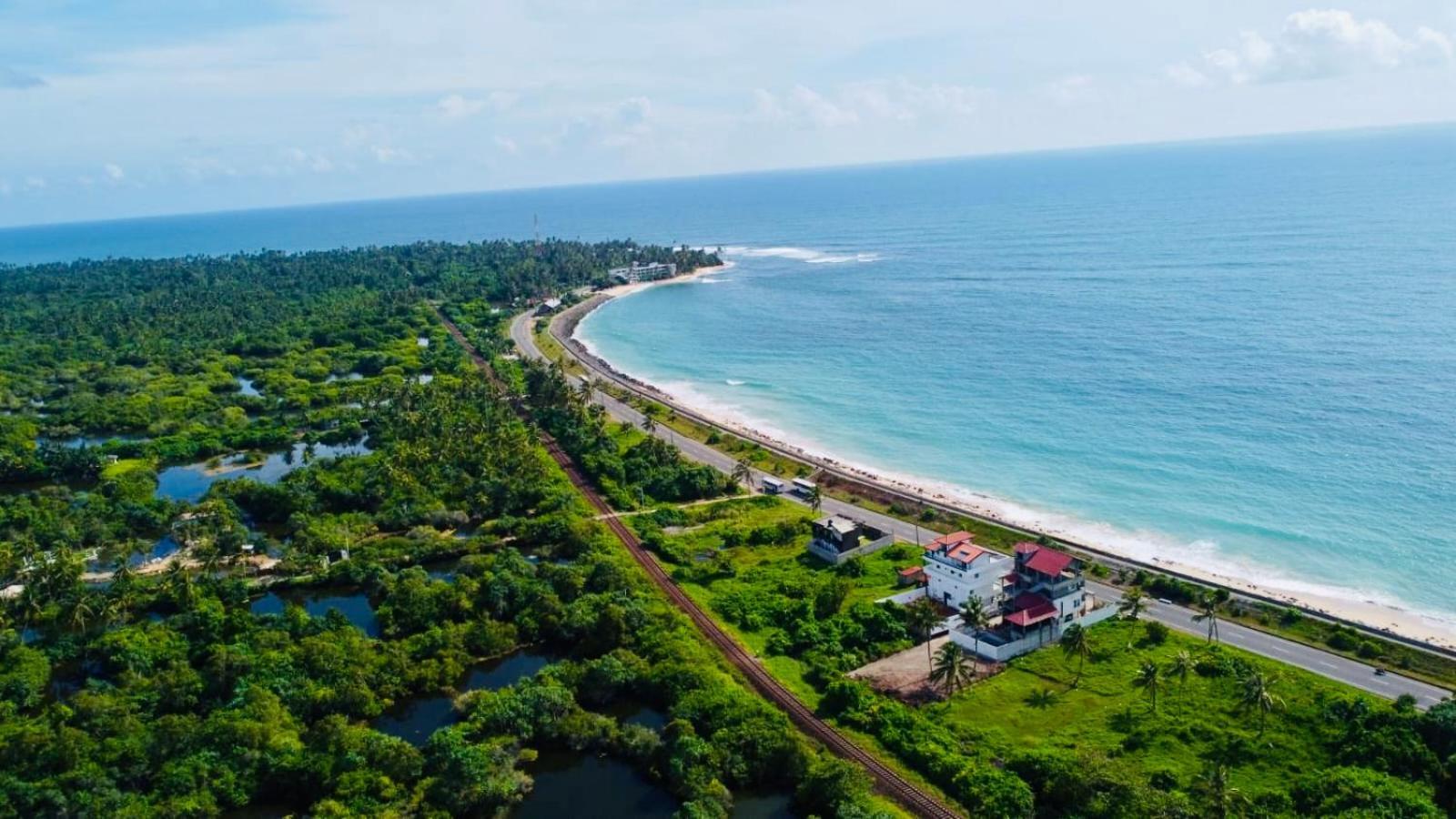 Ocean Front Villa Хикадува Екстериор снимка