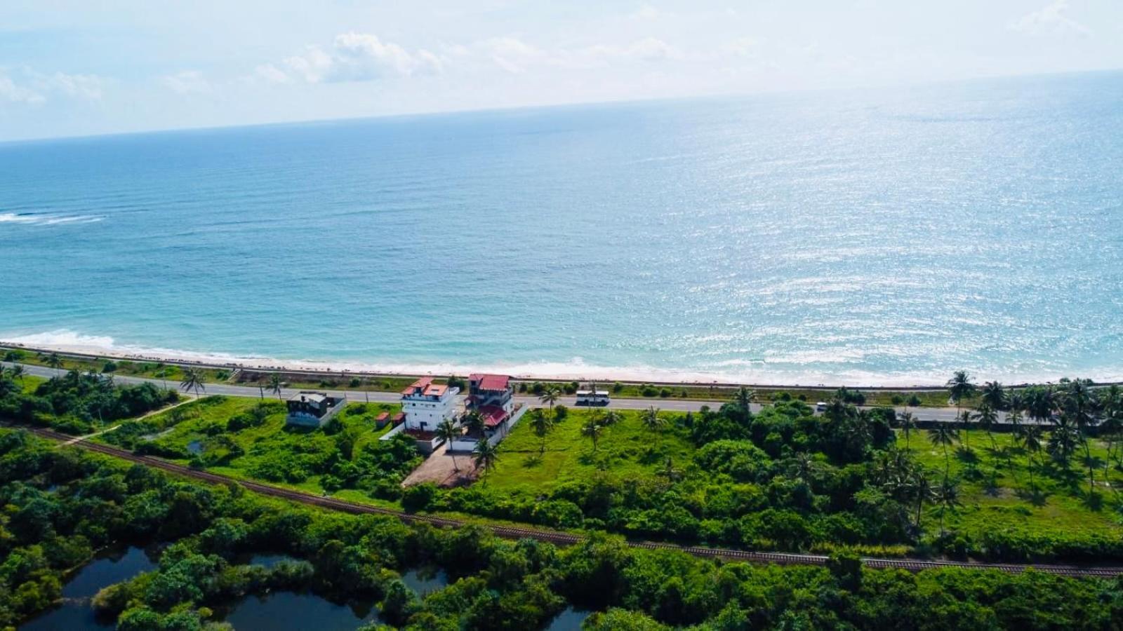 Ocean Front Villa Хикадува Екстериор снимка
