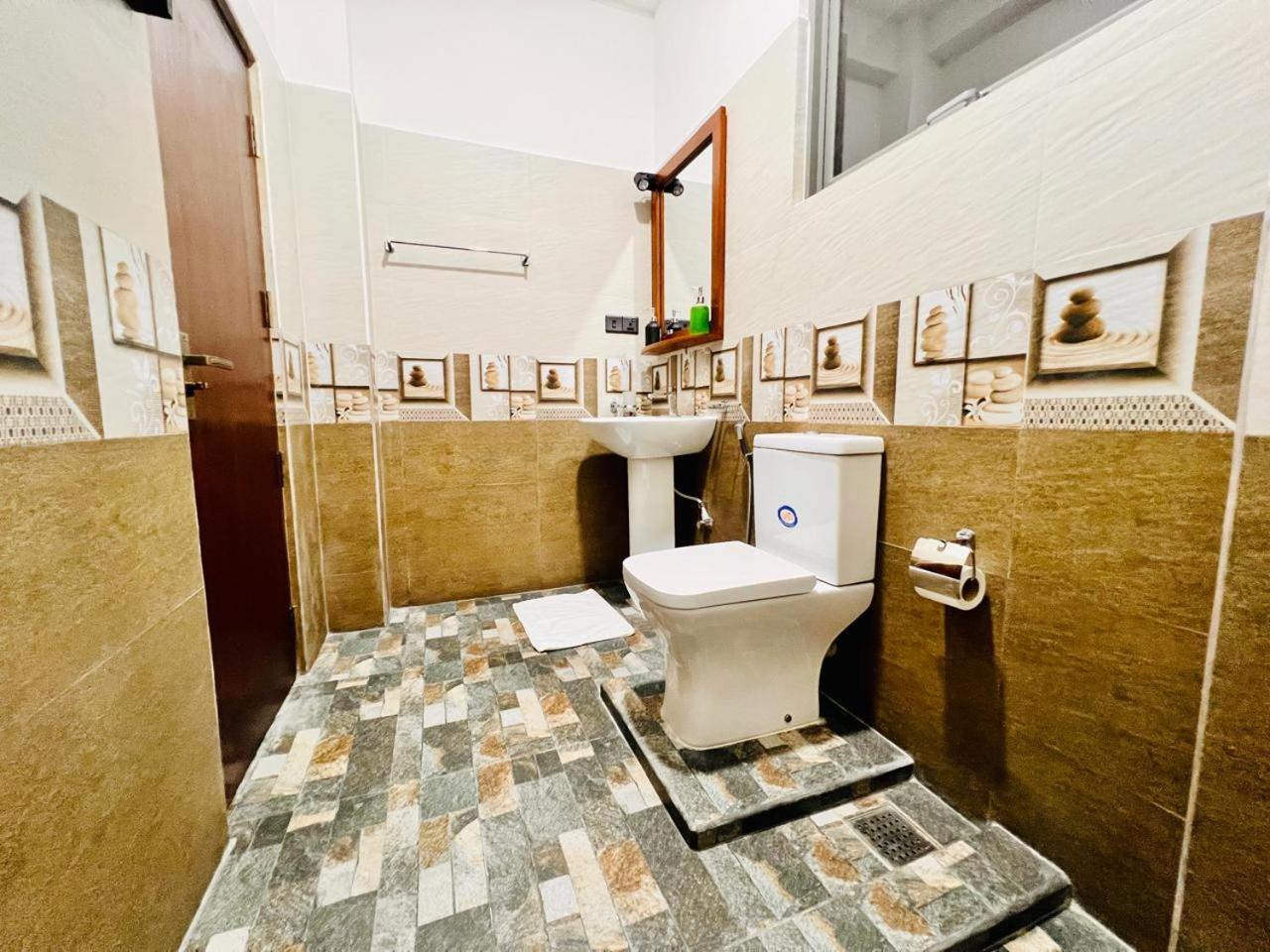 Ocean Front Villa Хикадува Екстериор снимка