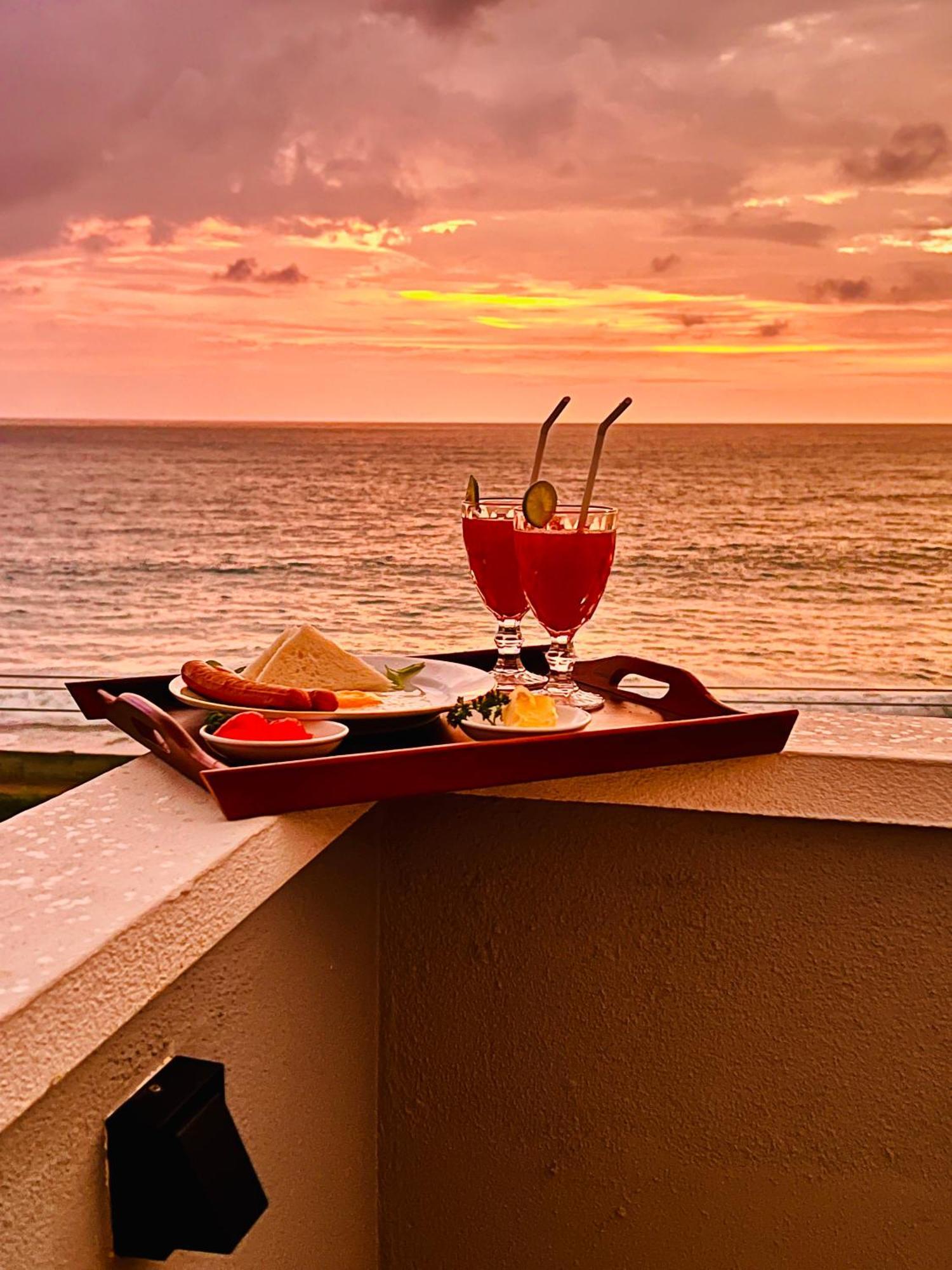 Ocean Front Villa Хикадува Екстериор снимка