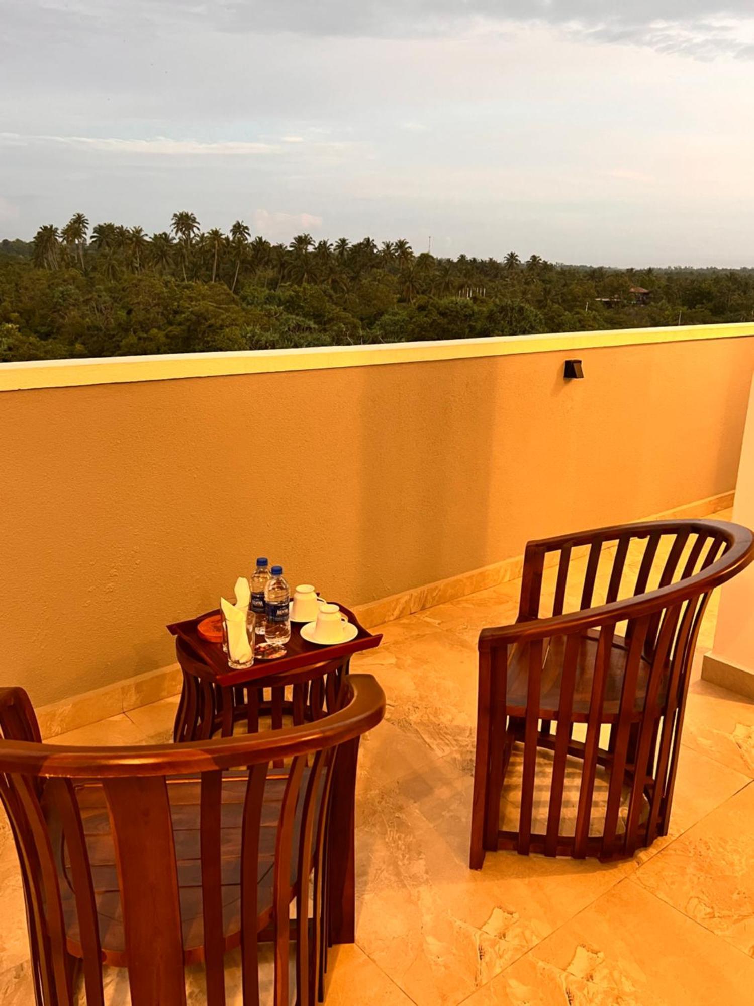 Ocean Front Villa Хикадува Екстериор снимка